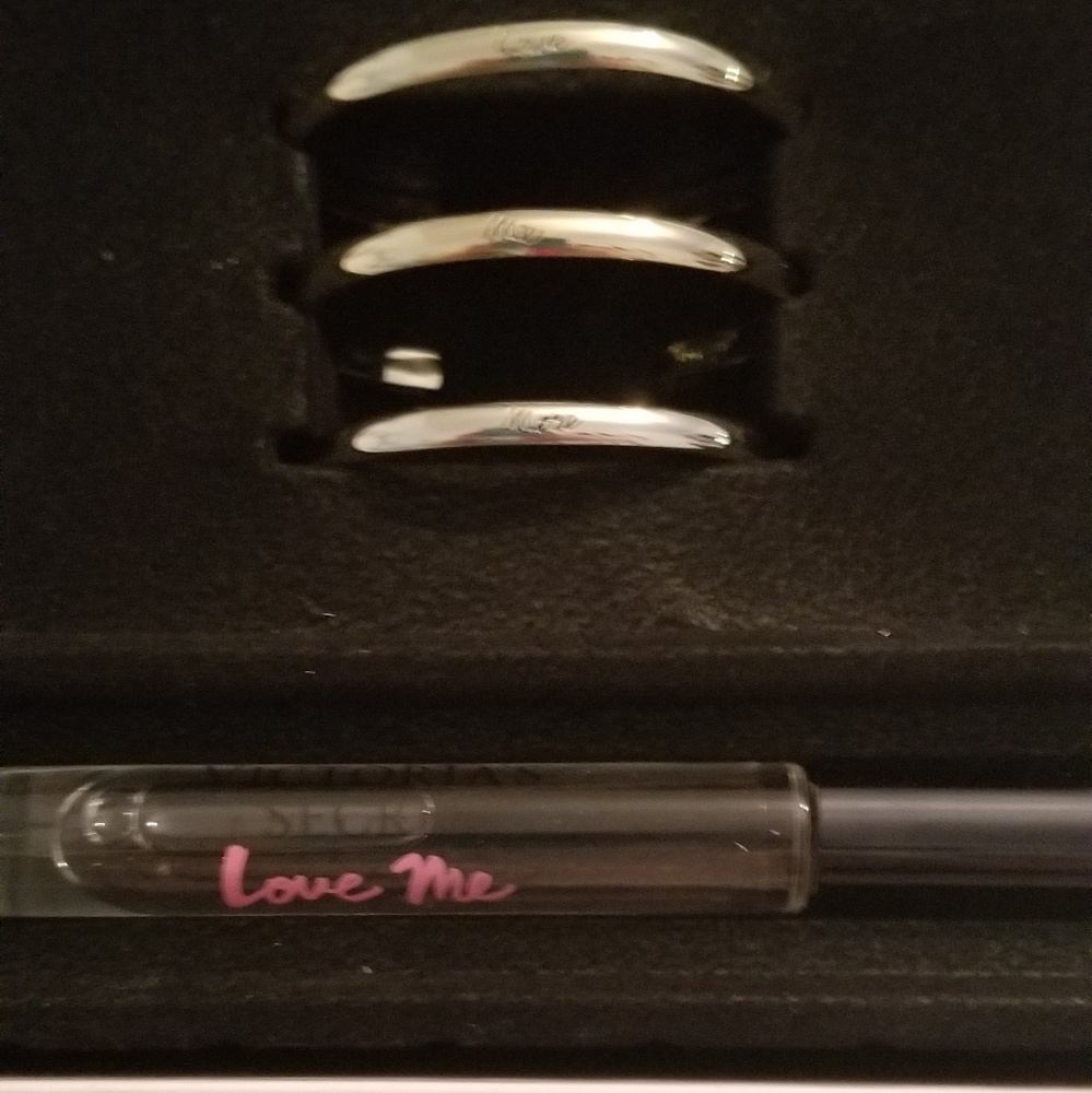 Victoria Secrets 3 bracelets and ray de parfume